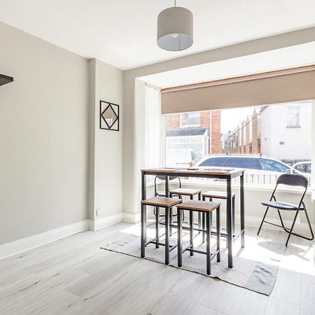 Snug Central Belfast Home, 2 Minutes From Ormeau Park! 외부 사진