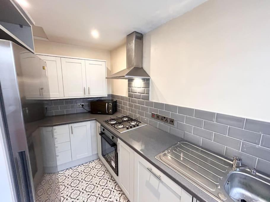 Snug Central Belfast Home, 2 Minutes From Ormeau Park! 외부 사진