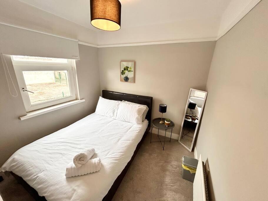 Snug Central Belfast Home, 2 Minutes From Ormeau Park! 외부 사진