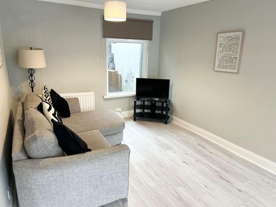 Snug Central Belfast Home, 2 Minutes From Ormeau Park! 외부 사진