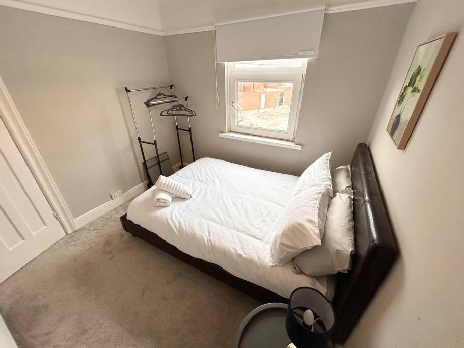 Snug Central Belfast Home, 2 Minutes From Ormeau Park! 외부 사진