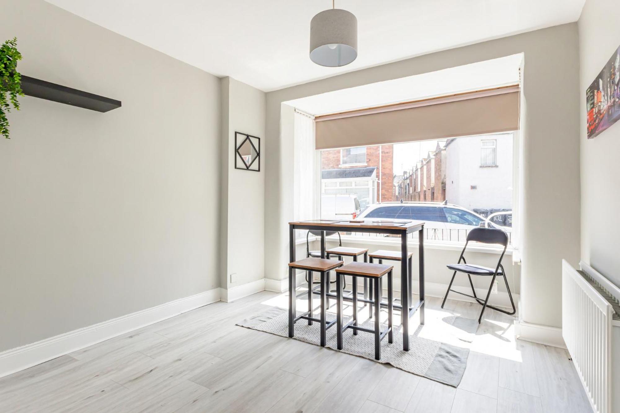 Snug Central Belfast Home, 2 Minutes From Ormeau Park! 외부 사진